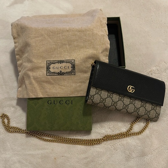 Gucci Handbags - Gucci Marmont chain wallet